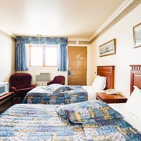Auberge Harris Saint-Jean-sur-Richelieu Bagian luar foto
