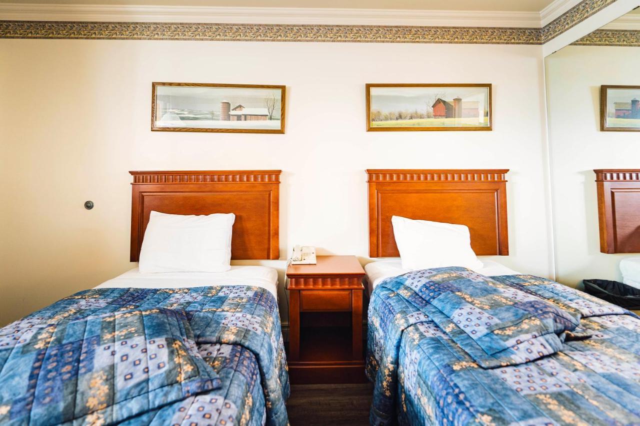 Auberge Harris Saint-Jean-sur-Richelieu Bagian luar foto