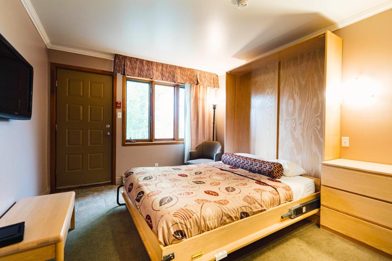 Auberge Harris Saint-Jean-sur-Richelieu Bagian luar foto