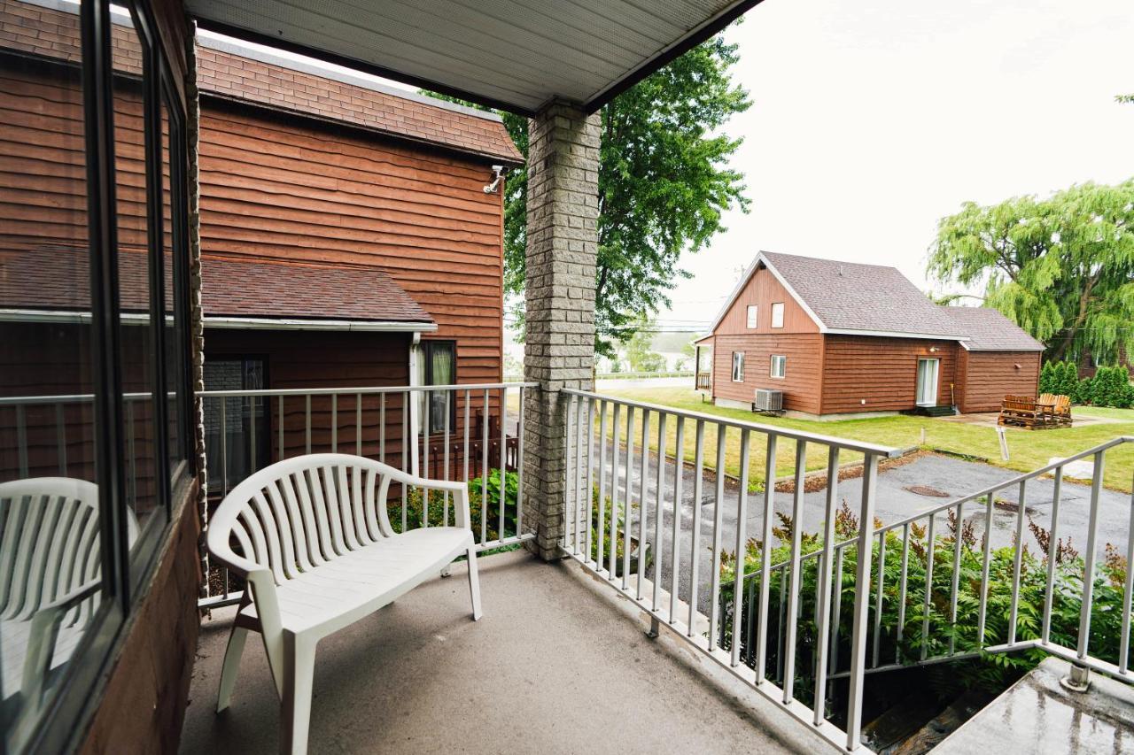 Auberge Harris Saint-Jean-sur-Richelieu Bagian luar foto