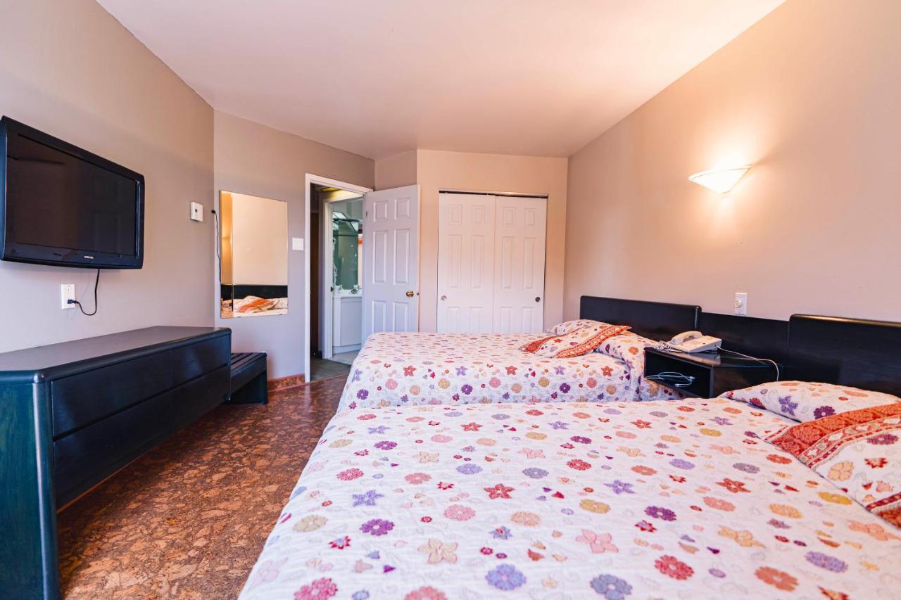 Auberge Harris Saint-Jean-sur-Richelieu Bagian luar foto