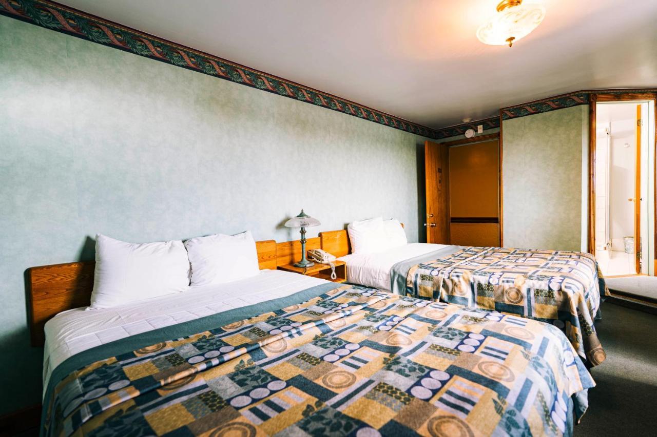 Auberge Harris Saint-Jean-sur-Richelieu Bagian luar foto