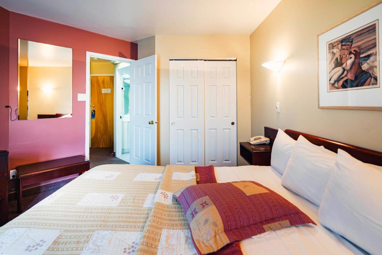 Auberge Harris Saint-Jean-sur-Richelieu Bagian luar foto