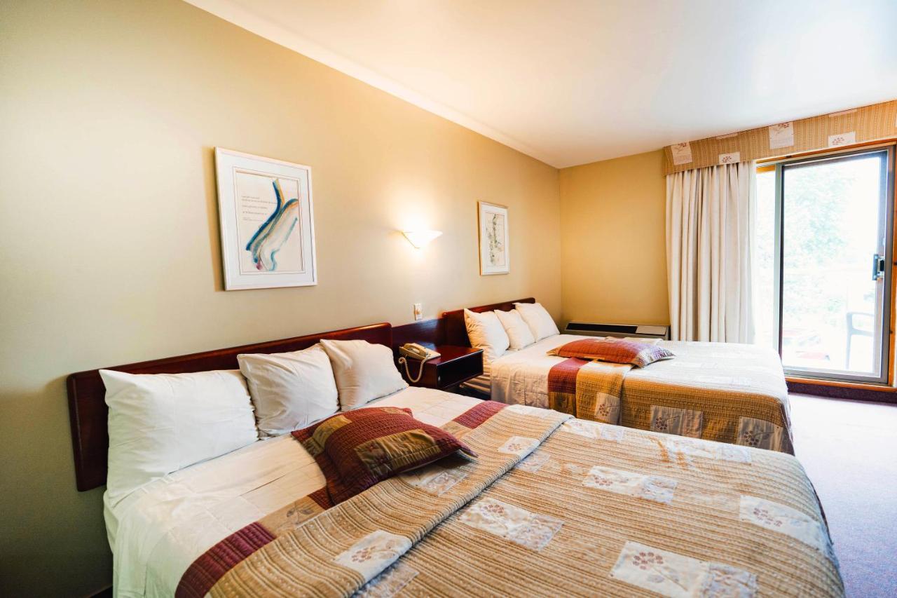 Auberge Harris Saint-Jean-sur-Richelieu Bagian luar foto