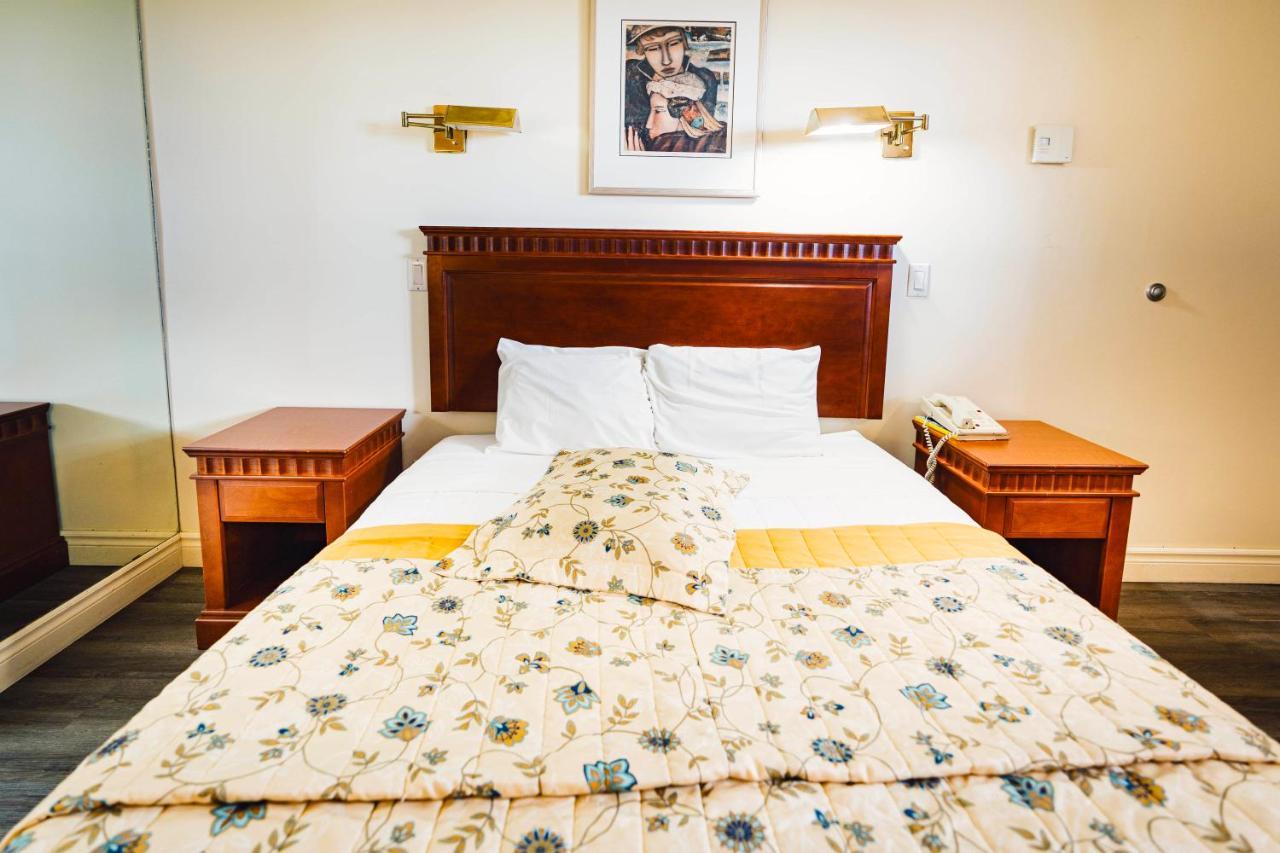 Auberge Harris Saint-Jean-sur-Richelieu Bagian luar foto