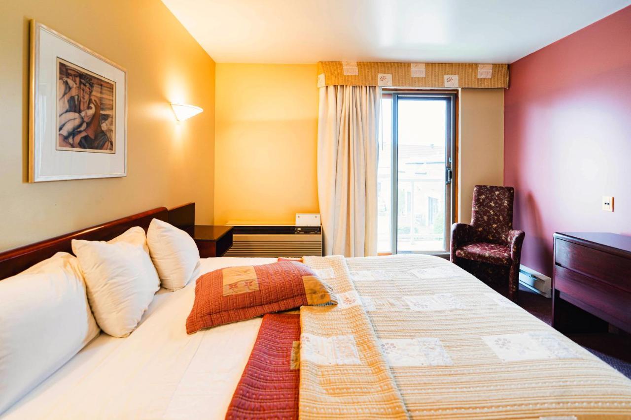 Auberge Harris Saint-Jean-sur-Richelieu Bagian luar foto