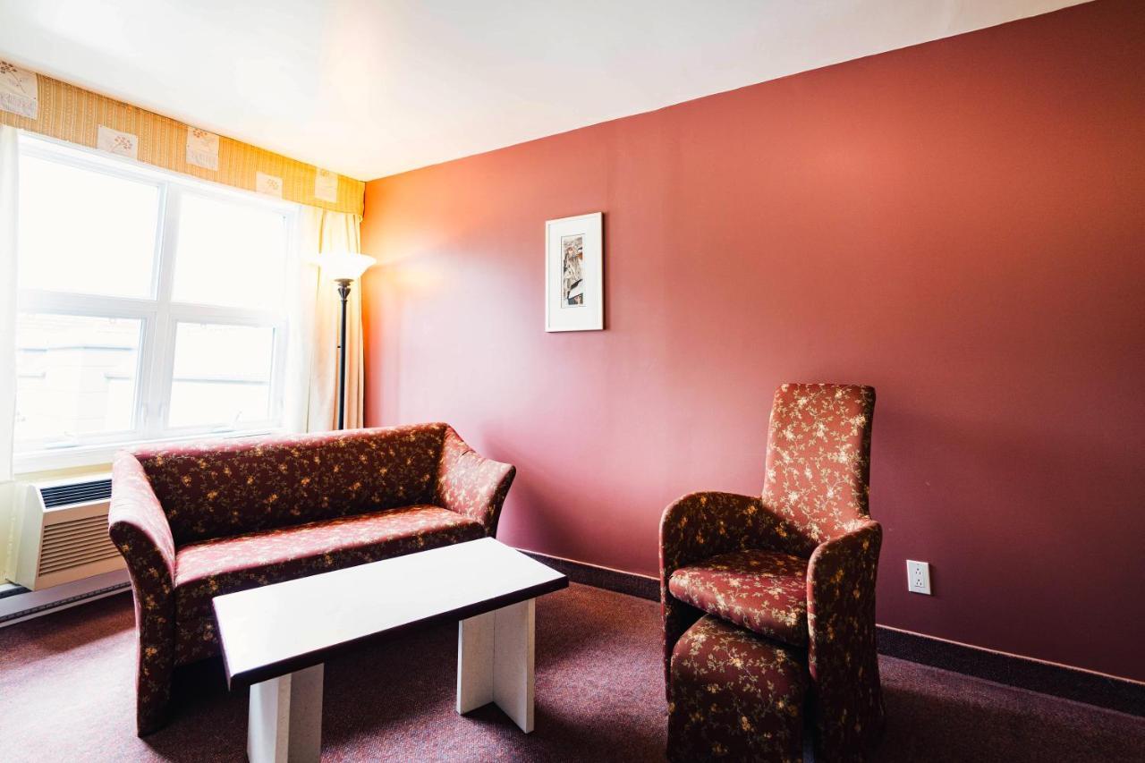 Auberge Harris Saint-Jean-sur-Richelieu Bagian luar foto