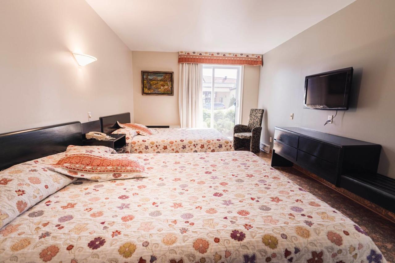 Auberge Harris Saint-Jean-sur-Richelieu Bagian luar foto