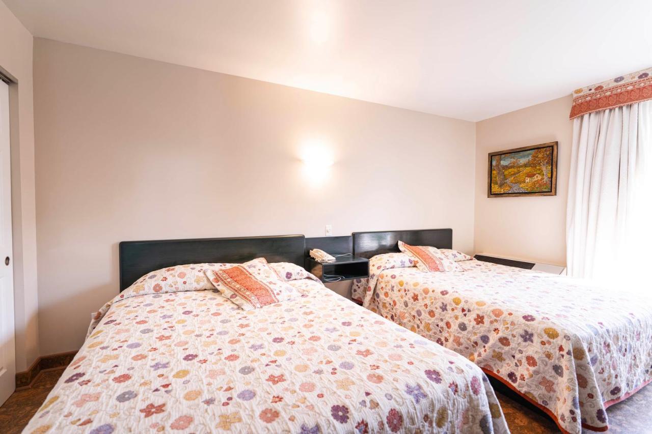 Auberge Harris Saint-Jean-sur-Richelieu Bagian luar foto