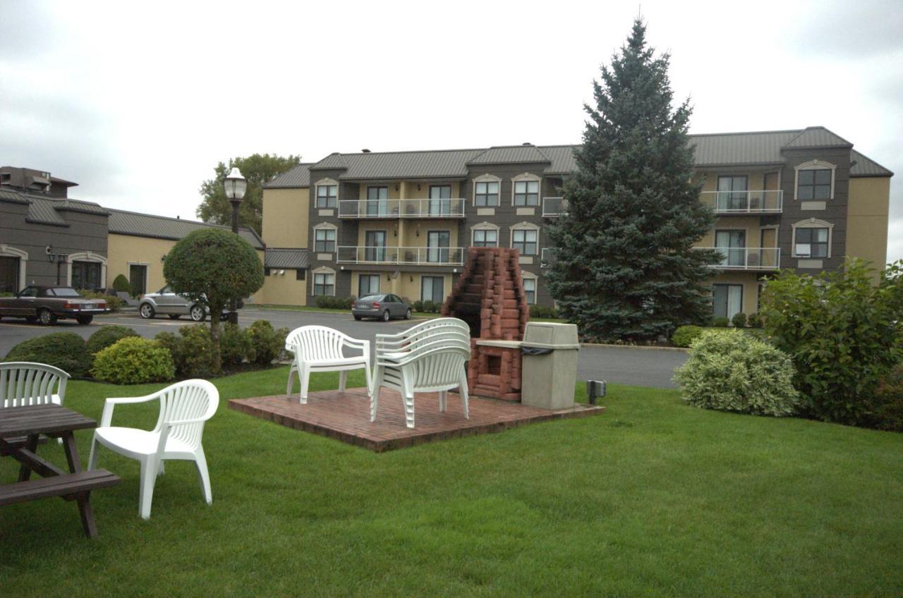 Auberge Harris Saint-Jean-sur-Richelieu Bagian luar foto