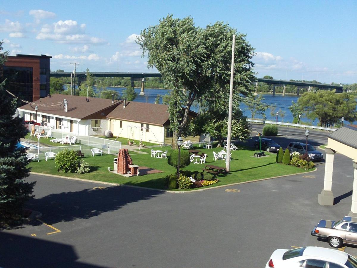 Auberge Harris Saint-Jean-sur-Richelieu Bagian luar foto