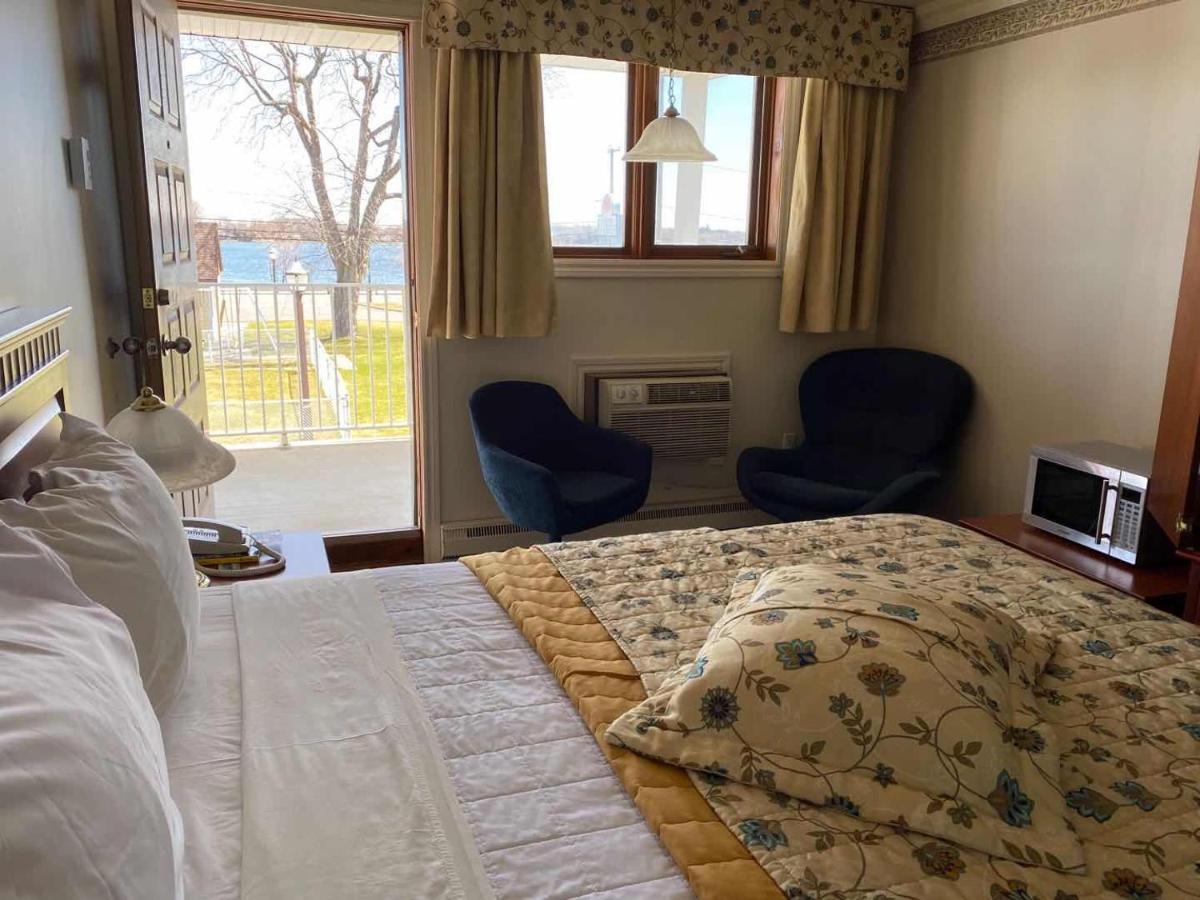 Auberge Harris Saint-Jean-sur-Richelieu Bagian luar foto