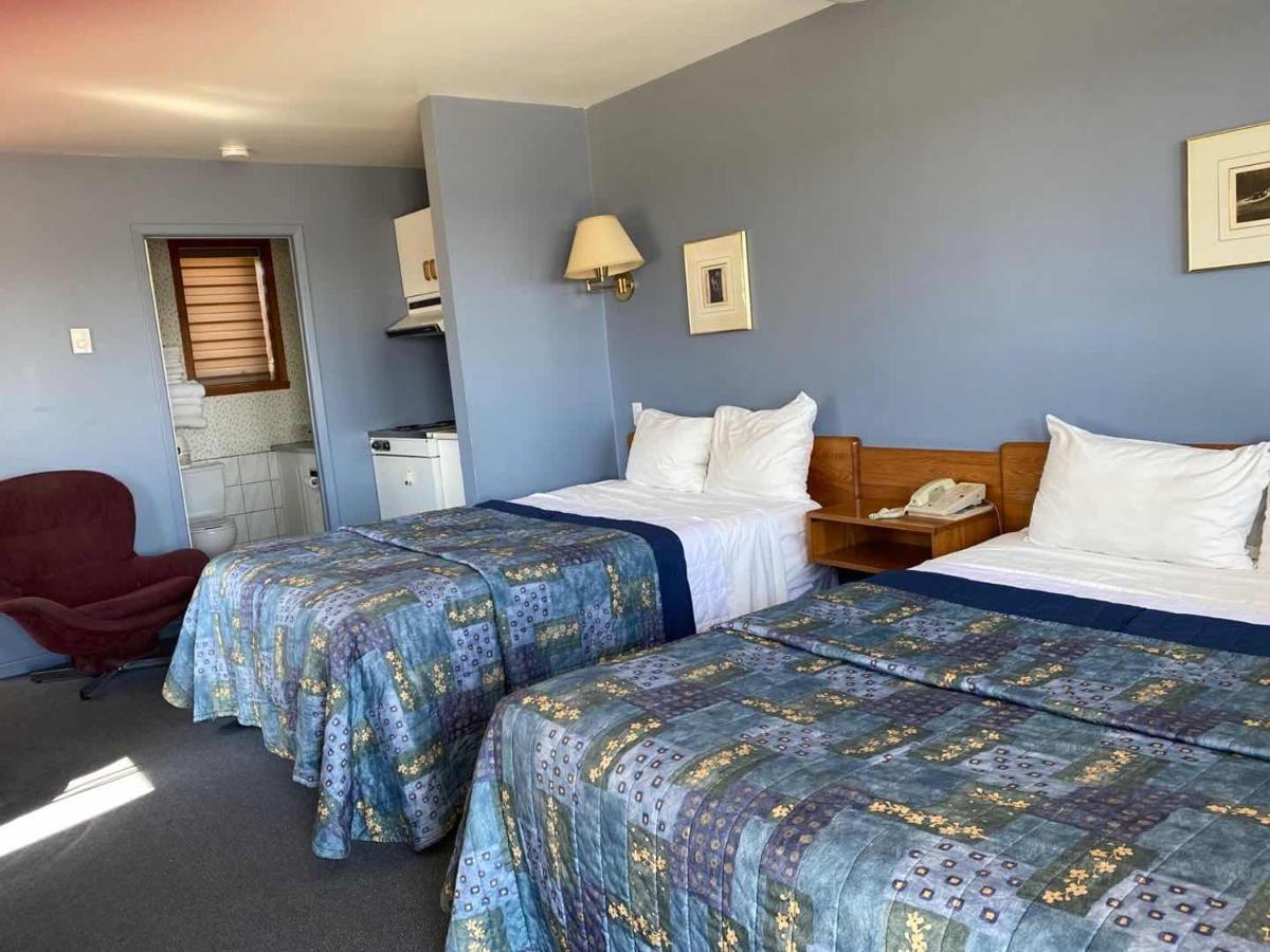Auberge Harris Saint-Jean-sur-Richelieu Bagian luar foto