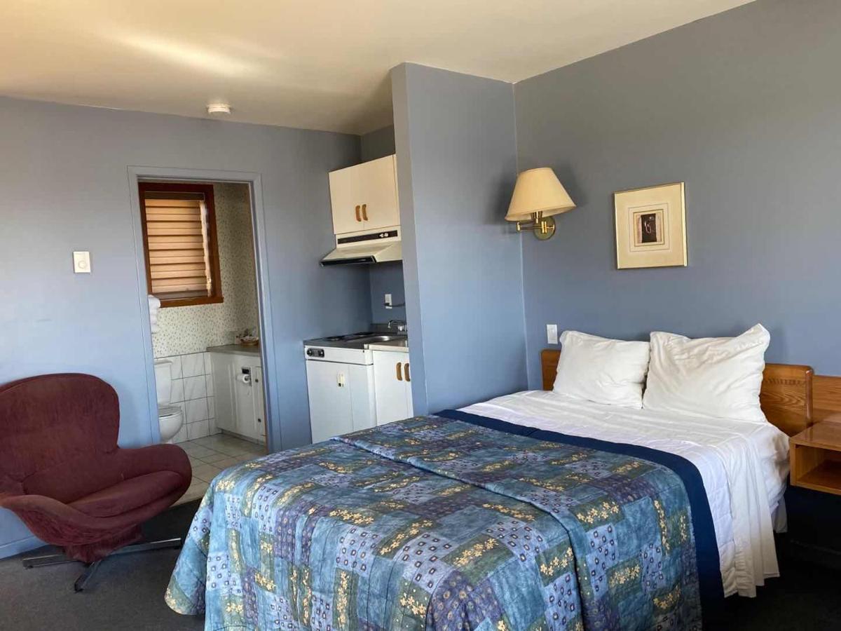 Auberge Harris Saint-Jean-sur-Richelieu Bagian luar foto