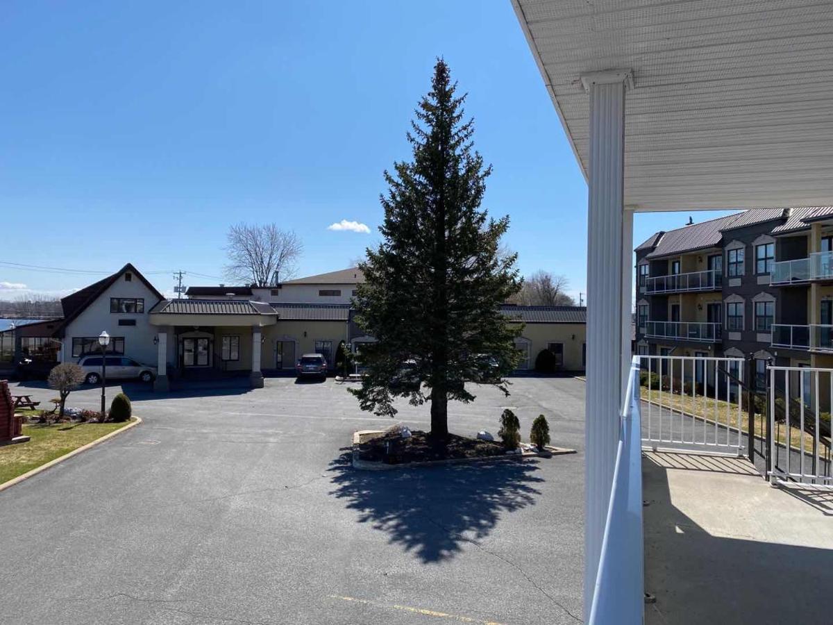 Auberge Harris Saint-Jean-sur-Richelieu Bagian luar foto