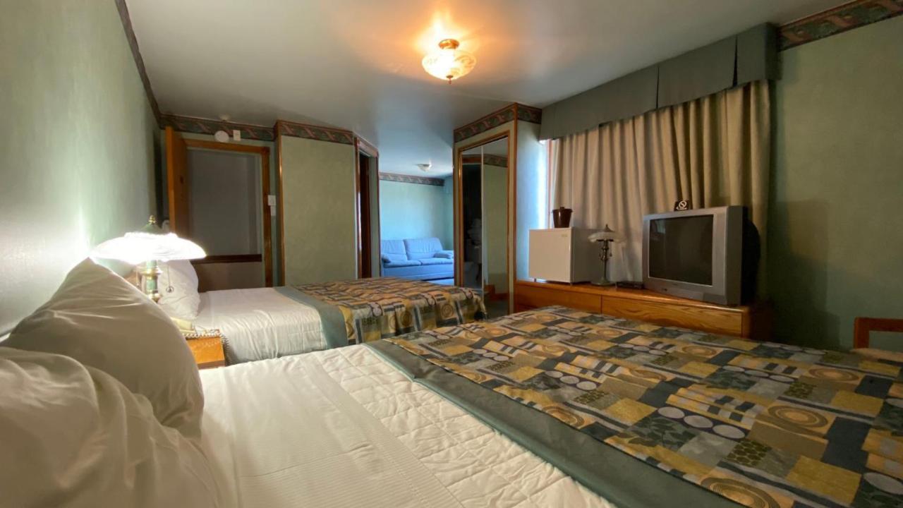 Auberge Harris Saint-Jean-sur-Richelieu Bagian luar foto
