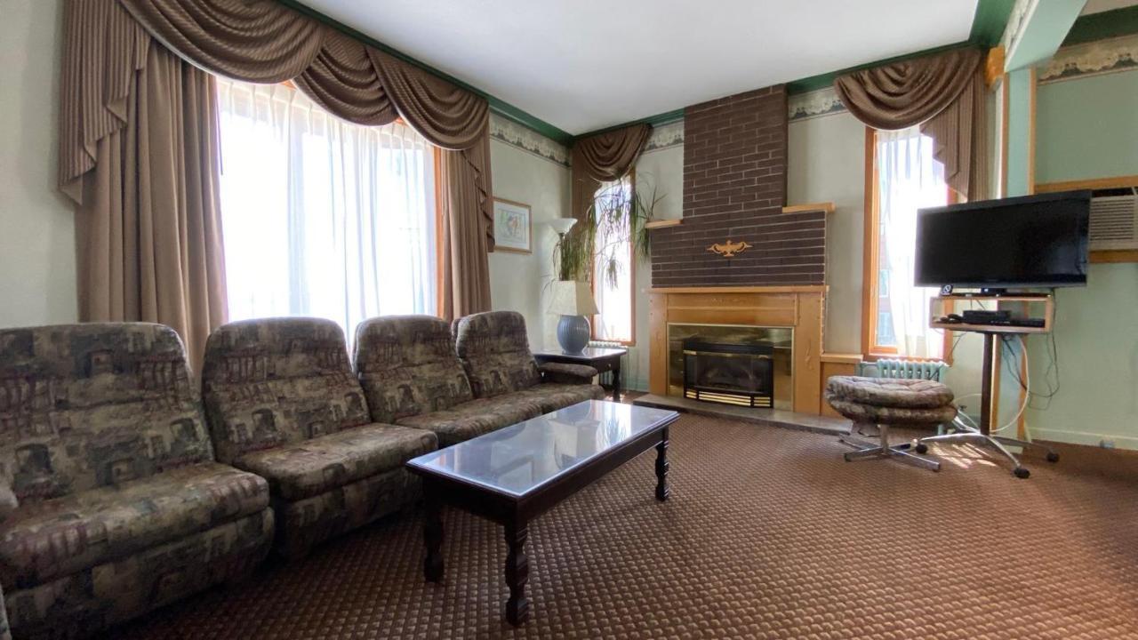 Auberge Harris Saint-Jean-sur-Richelieu Bagian luar foto