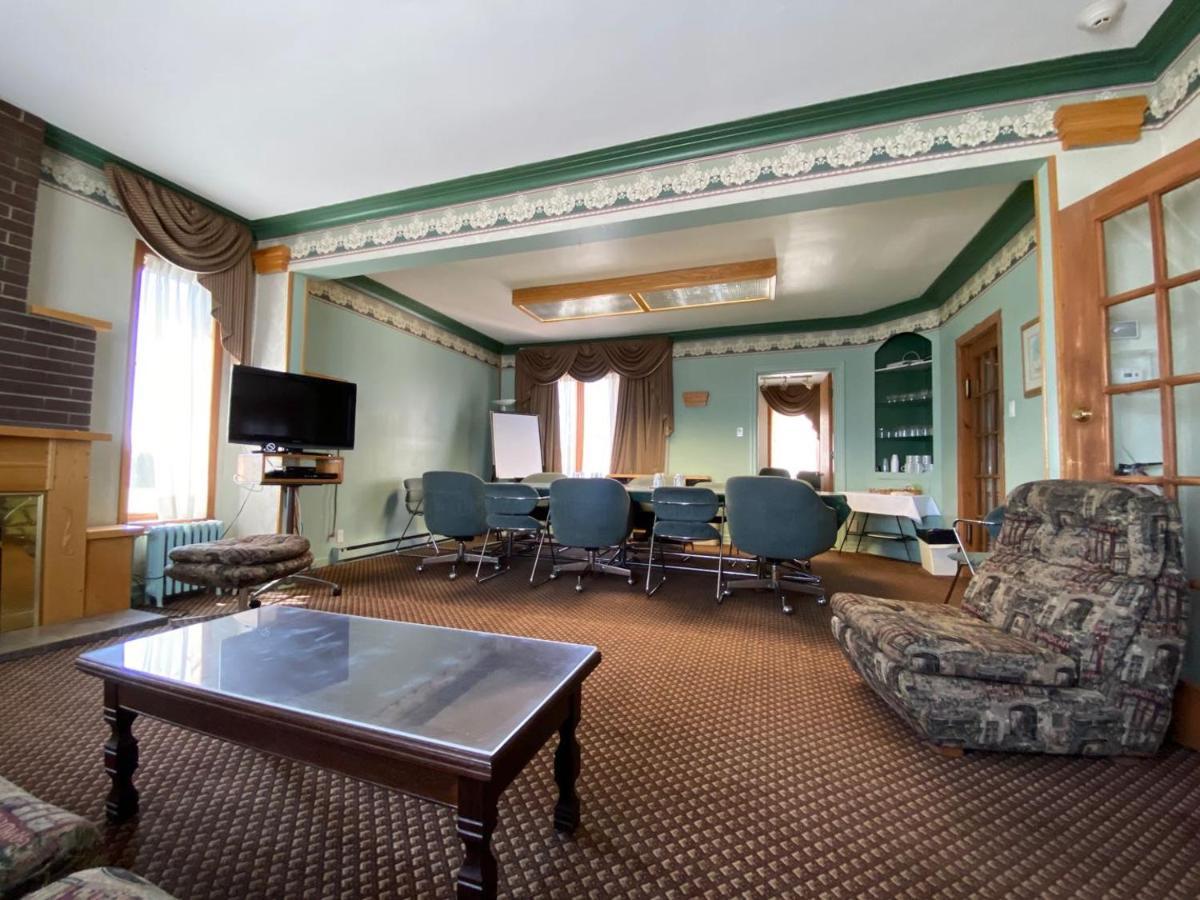 Auberge Harris Saint-Jean-sur-Richelieu Bagian luar foto
